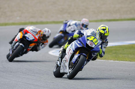 Valentino Rossi fører MotoGP VM på sin Fiat Yamaha og er naturligvis storfavorit til sejren i Tyrkiet på søndag.